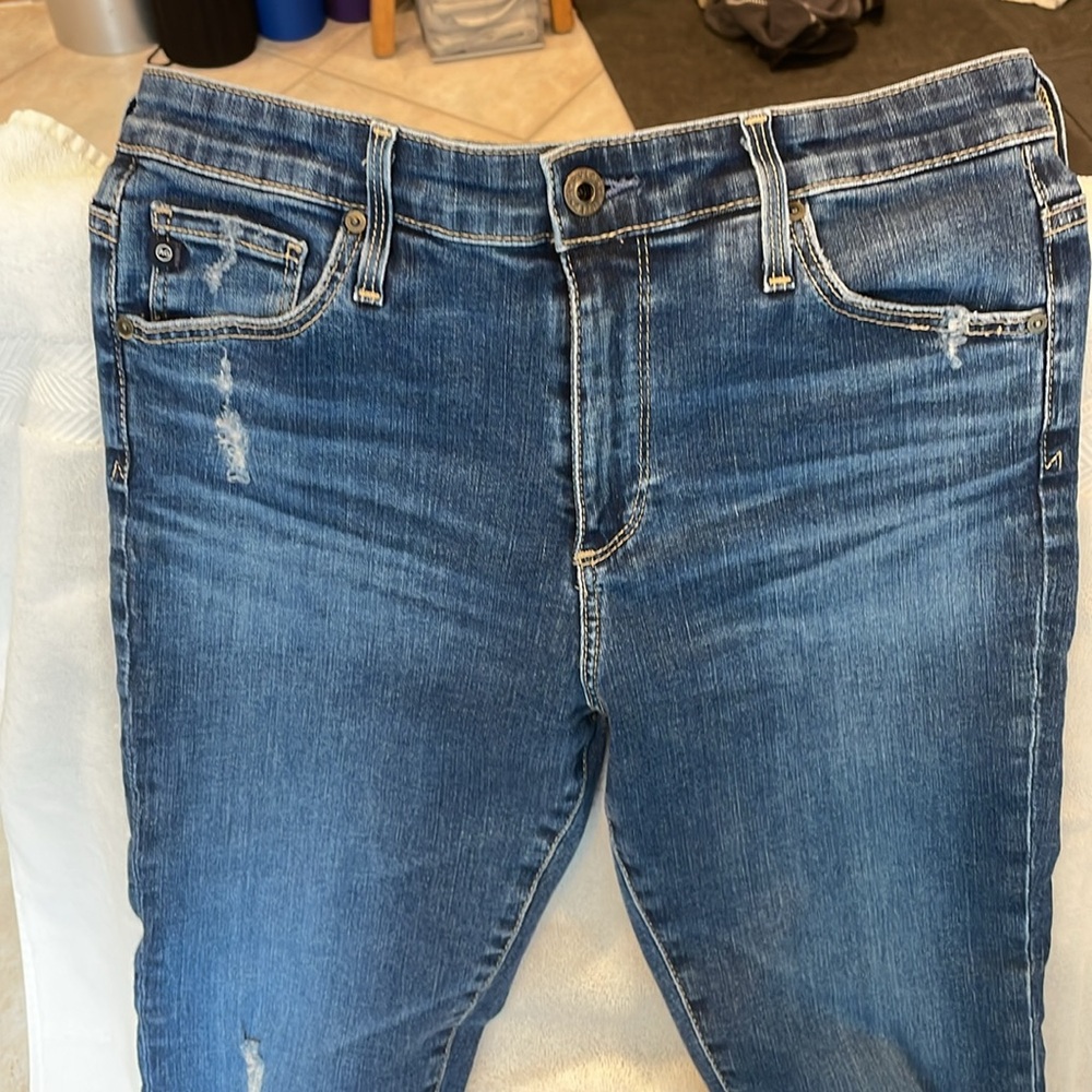 AG The Farrah Skinny Ankle Jeans. High rise skinny ankle ..lots of stretch. 28R - Picture 3 of 13